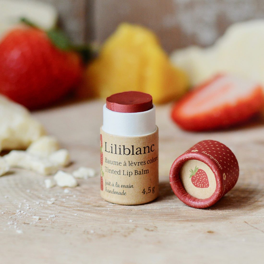 Moisturizing and colored lip balm - Strawberry